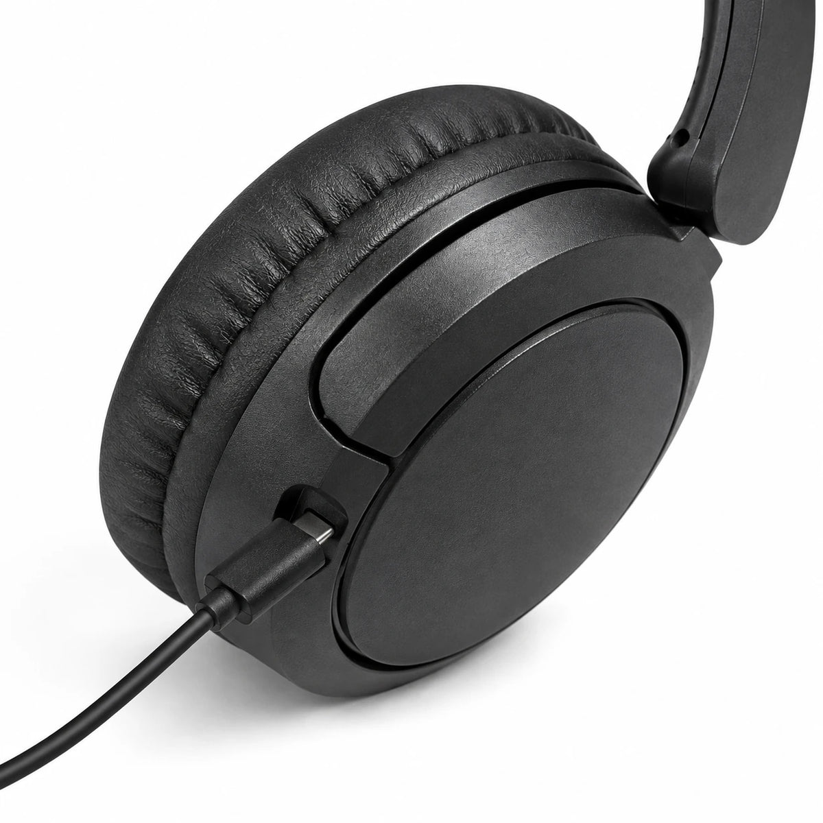 BASS JAXX USB-C headphones with comfort ear cushions and adjustable headband