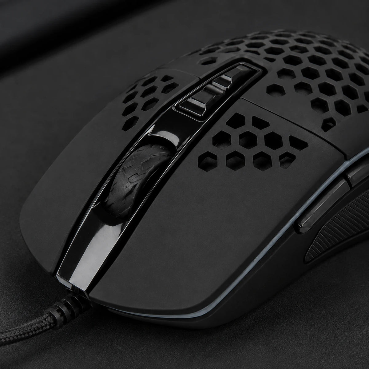 BENGOO DM-1 gaming mouse DPI button and 6 button controls